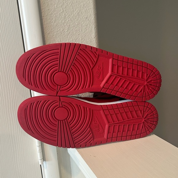 Jordan 1 Mid Reverse Bred (2021) *LIGHTLY WORN* Men’s Size 11.5 554724-660 - Picture 8 of 9